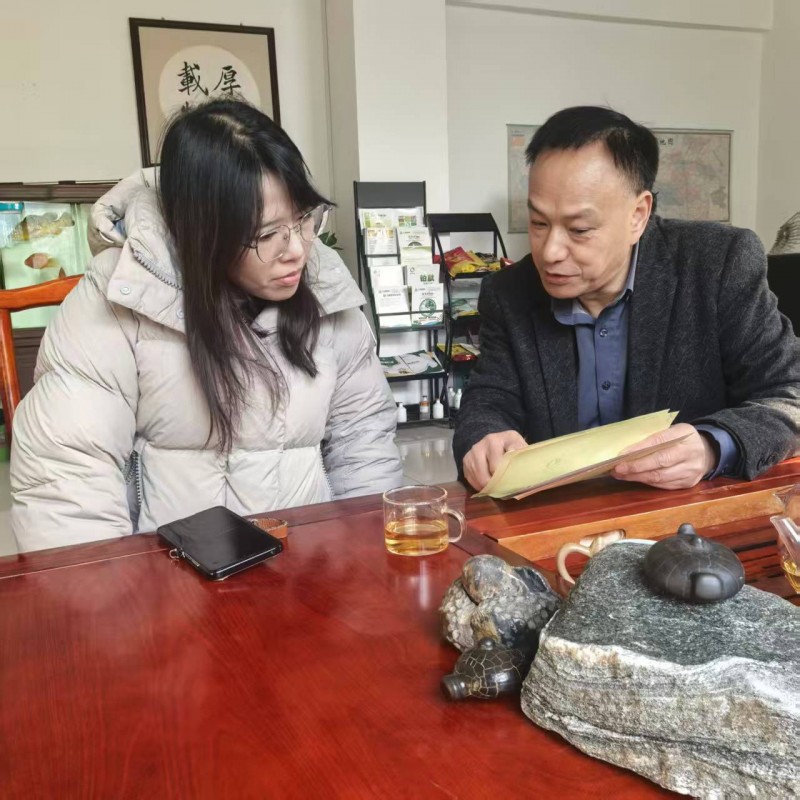 Pan Cao z Zhejiang navštívil továrnu na krmiva Baosheng na prohlídku